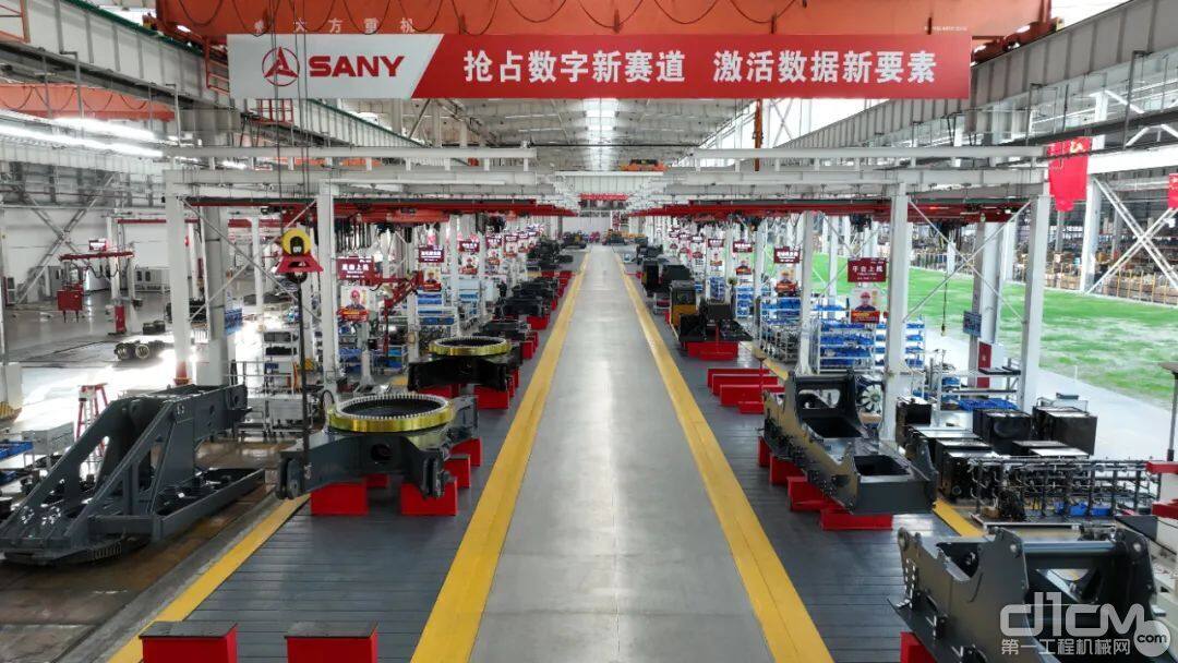 浙江三一裝備履帶起重機(jī)5G工廠 互聯(lián)網(wǎng)信息服務(wù)賦能智能制造新未來
